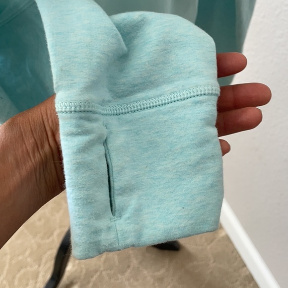 Lululemon Sweat shirt with thumb holes - Picture 5 of 5